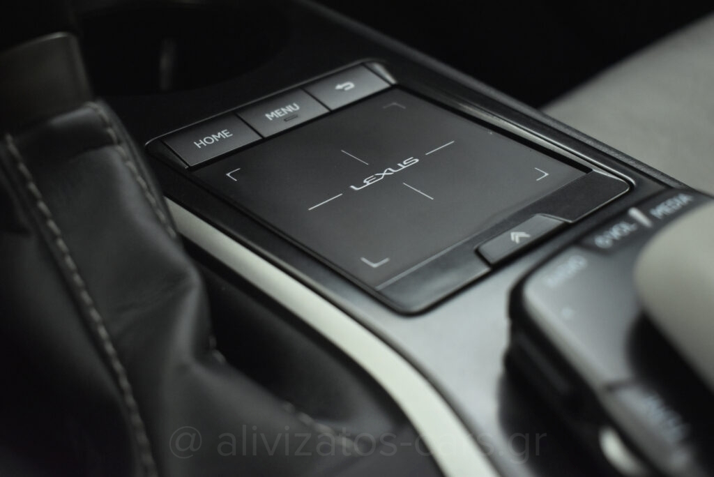 Lexus UX 250h - AWD Dynamic Hybrid e-CVT EMVN 2.0