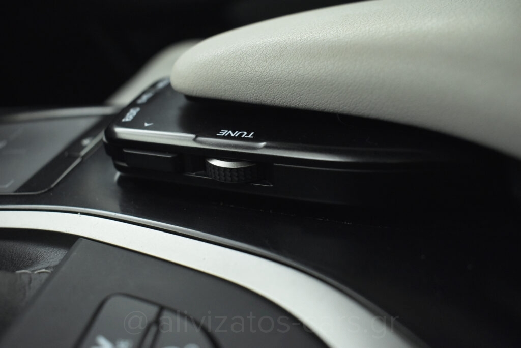 Lexus UX 250h - AWD Dynamic Hybrid e-CVT EMVN 2.0