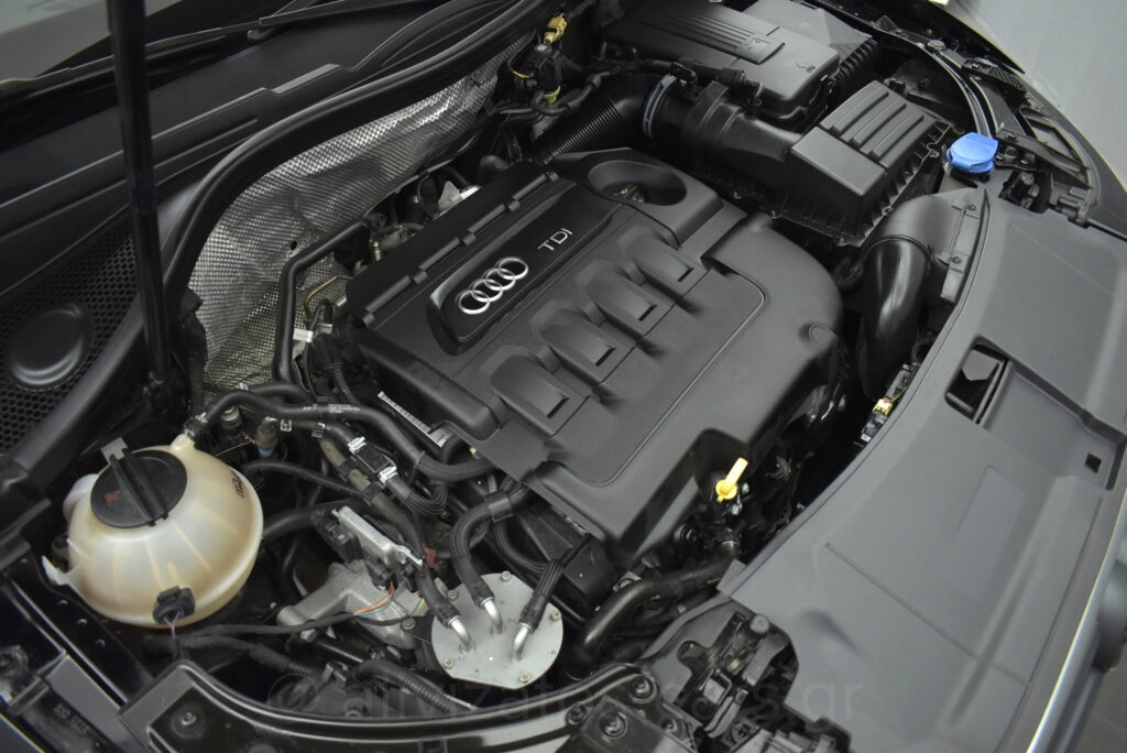 Audi Q3 -  2.0TDi Quattro Sport 150hp Xenon