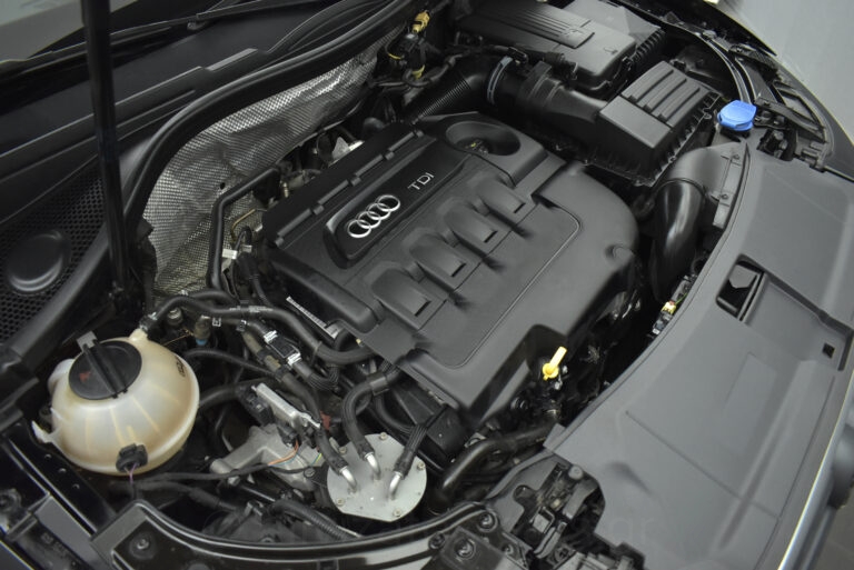 Audi Q3 -  2.0TDi Quattro Sport 150hp Xenon