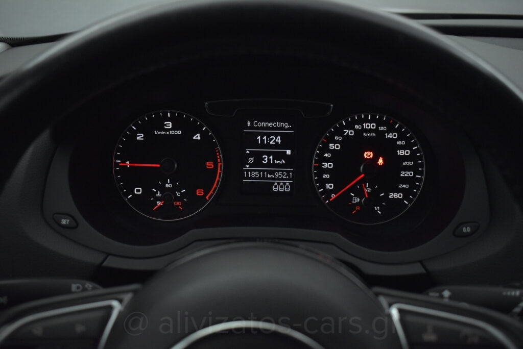 Audi Q3 -  2.0TDi Quattro Sport 150hp Xenon