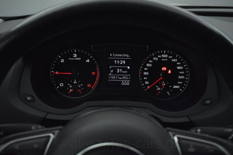 Audi Q3 -  2.0TDi Quattro Sport 150hp Xenon