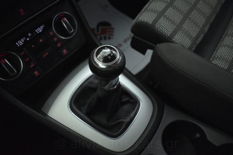 Audi Q3 -  2.0TDi Quattro Sport 150hp Xenon