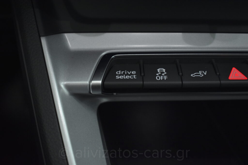 Audi Q3 -  45 TFSI e S troniC 245hp