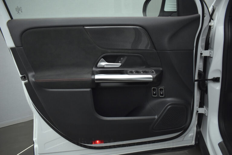 Mercedes-Benz GLA 250e - AMG 1.3 EQ Plug-in Hybrid 8G-DCT 218hp