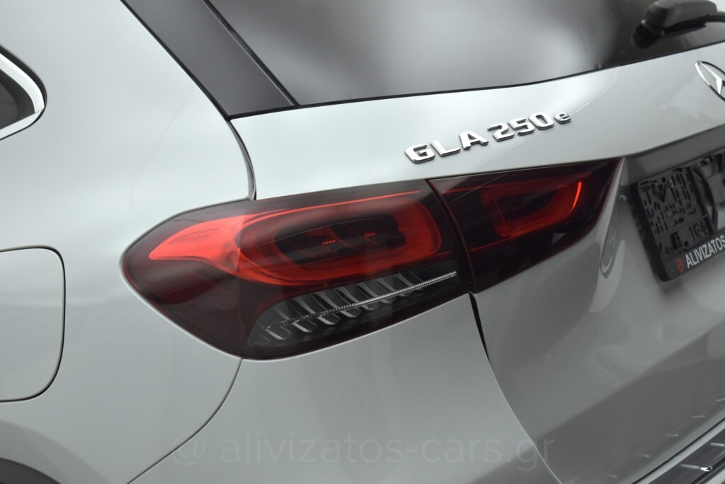 Mercedes-Benz GLA 250e - AMG 1.3 EQ Plug-in Hybrid 8G-DCT 218hp