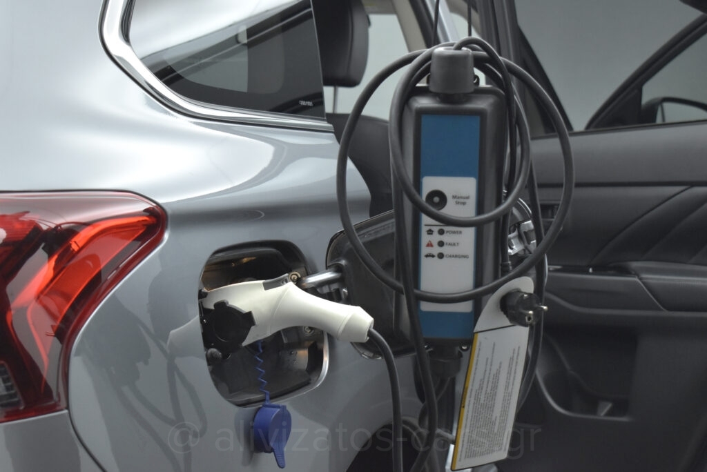 Mitsubishi Outlander - 2.4 PHEV INTENSE 4wd NAVI 224hp