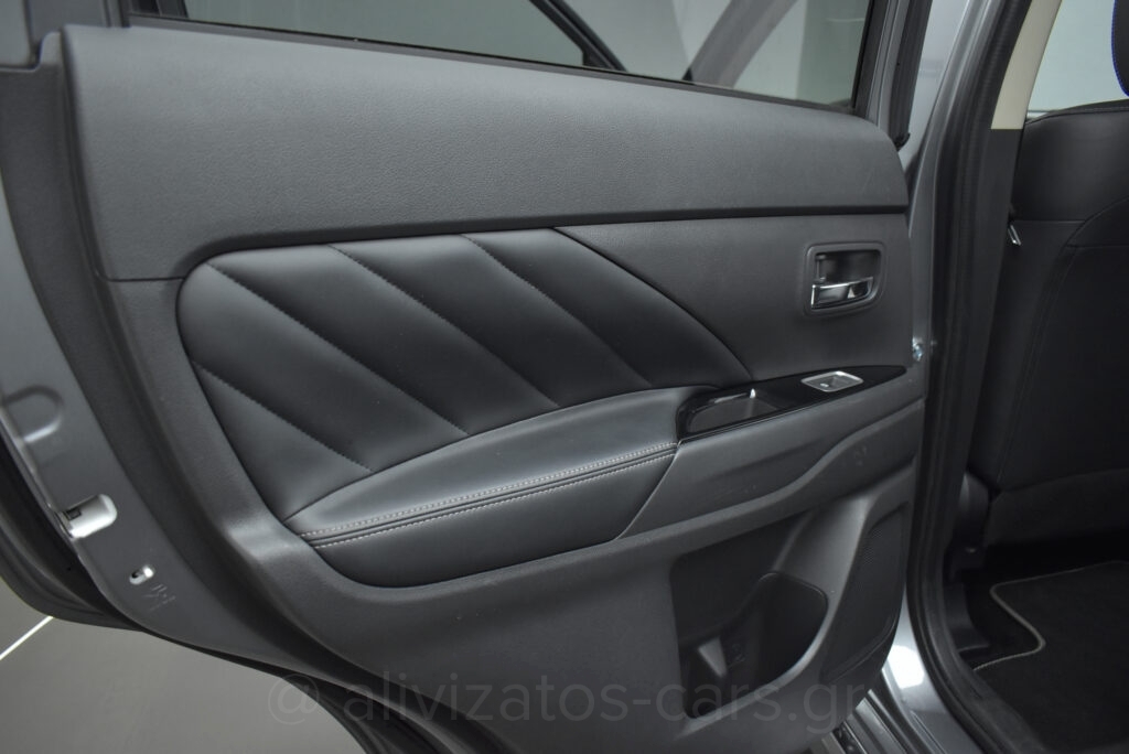 Mitsubishi Outlander - 2.4 PHEV INTENSE 4wd NAVI 224hp