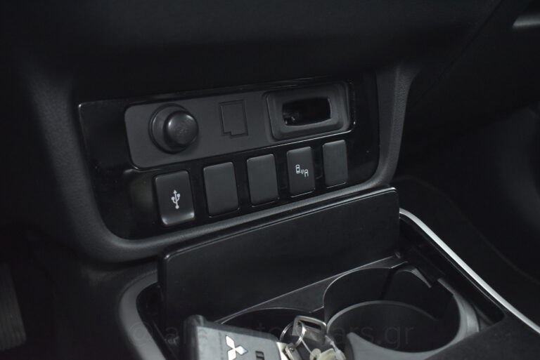 Mitsubishi Outlander - 2.4 PHEV INTENSE 4wd NAVI 224hp