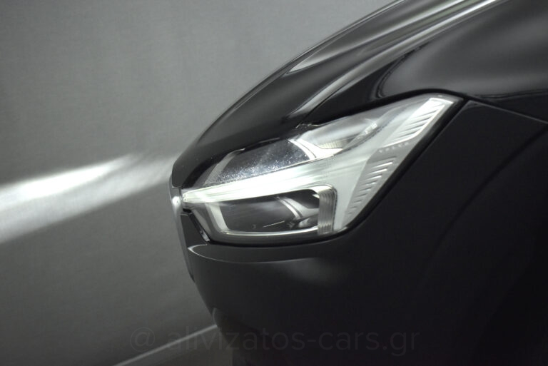 Volvo XC 60 - B5 MHEV 4x4 Momentum Leather 235hp