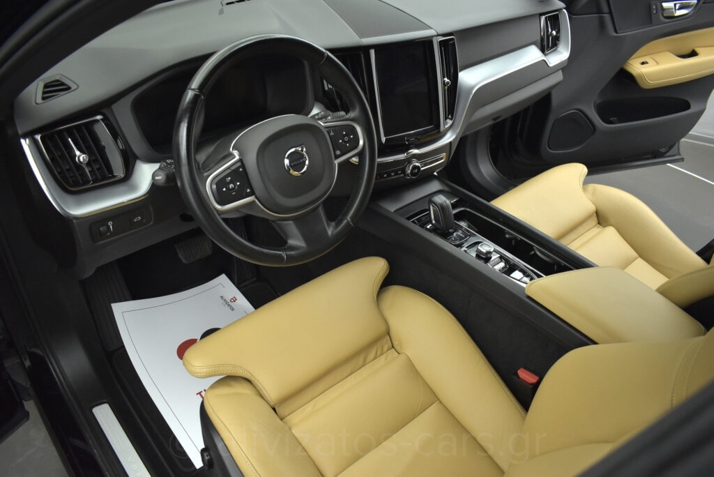 Volvo XC 60 - B5 MHEV 4x4 Momentum Leather 235hp