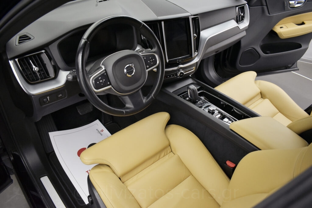 Volvo XC 60 - B5 MHEV 4x4 Momentum Leather 235hp