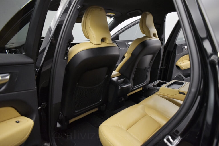 Volvo XC 60 - B5 MHEV 4x4 Momentum Leather 235hp