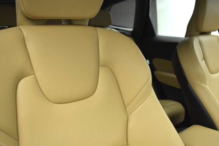 Volvo XC 60 - B5 MHEV 4x4 Momentum Leather 235hp