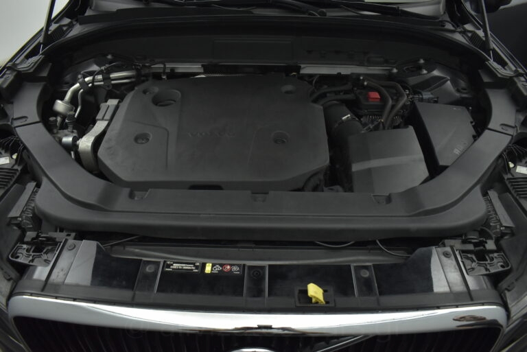 Volvo XC 60 - B5 MHEV 4x4 Momentum Leather 235hp