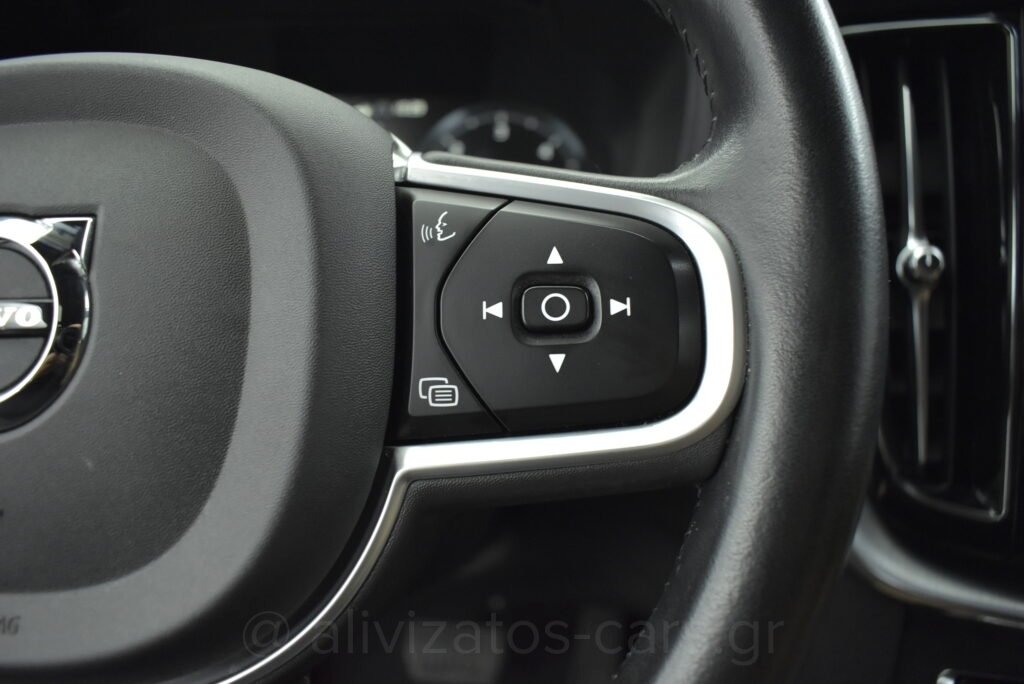 Volvo XC 60 - B5 MHEV 4x4 Momentum Leather 235hp