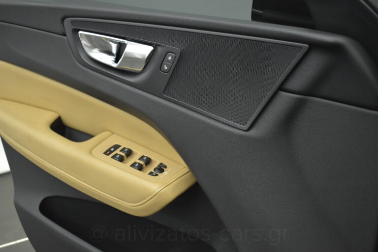 Volvo XC 60 - B5 MHEV 4x4 Momentum Leather 235hp