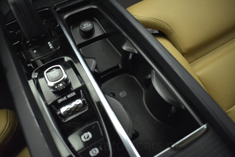 Volvo XC 60 - B5 MHEV 4x4 Momentum Leather 235hp