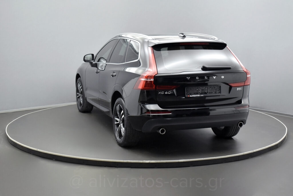 Volvo XC 60 - B5 MHEV 4x4 Momentum Leather 235hp