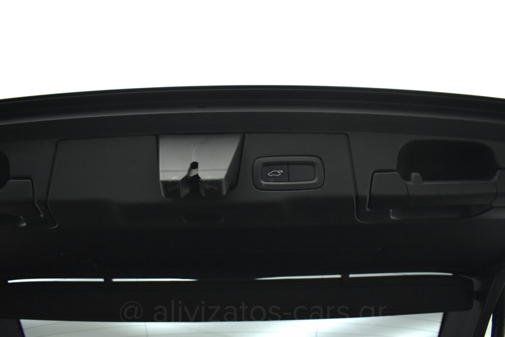 Volvo XC 60 - B5 MHEV 4x4 Momentum Leather 235hp