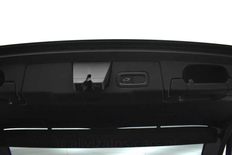 Volvo XC 60 - B5 MHEV 4x4 Momentum Leather 235hp