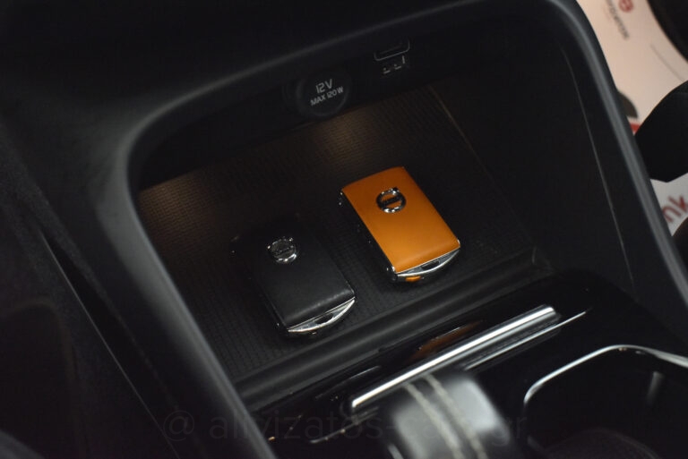 Volvo XC40 -  T5 Recharge 262hp Leather Navi R19