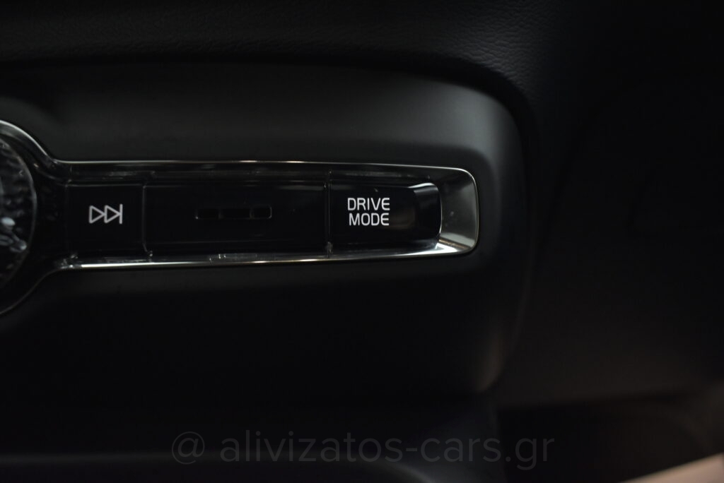 Volvo XC40 -  T5 Recharge 262hp Leather Navi R19