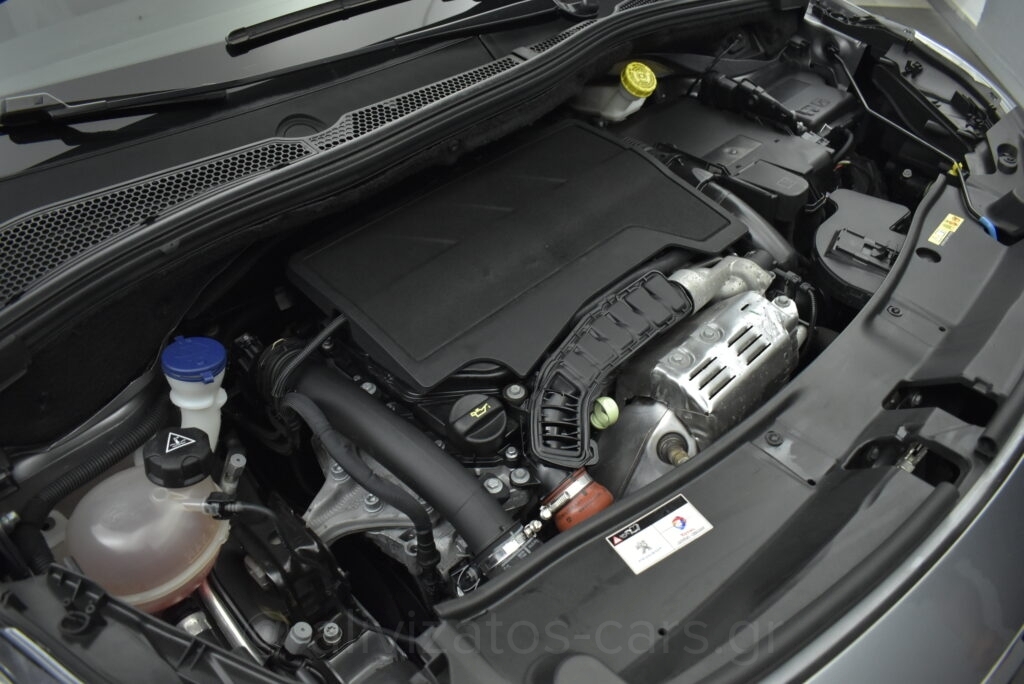 Peugeot 2008 - 1.2 PureTech S&S Allure 110hp Navigation