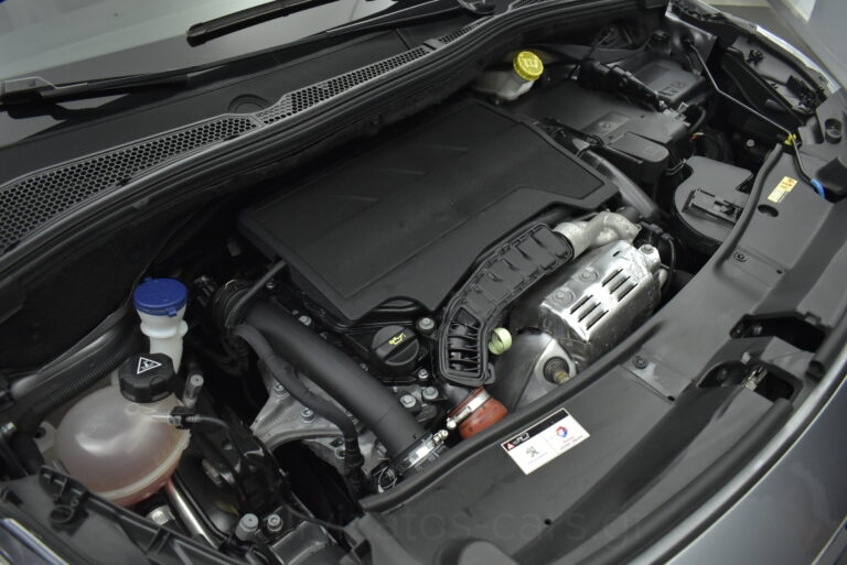 Peugeot 2008 - 1.2 PureTech S&S Allure 110hp Navigation