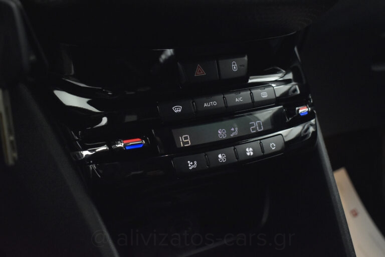 Peugeot 2008 - 1.2 PureTech S&S Allure 110hp Navigation