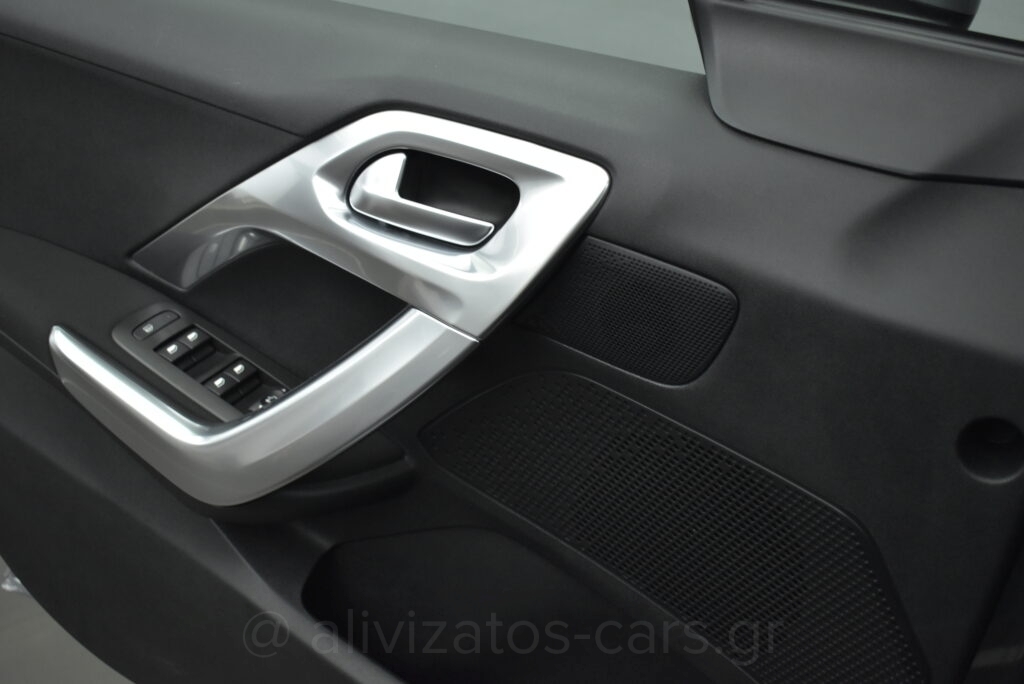 Peugeot 2008 - 1.2 PureTech S&S Allure 110hp Navigation