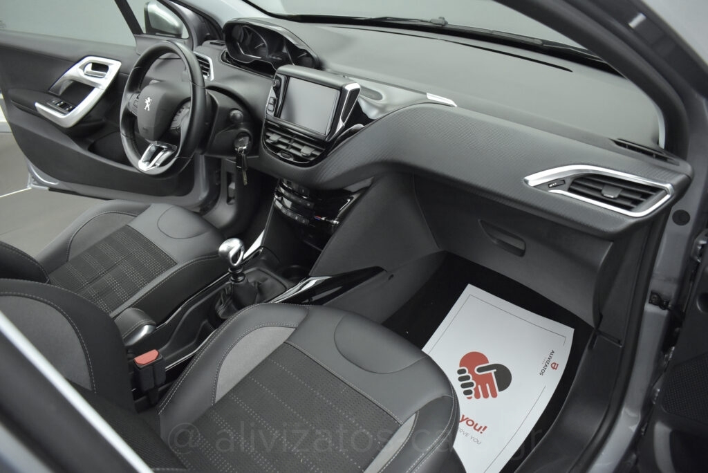 Peugeot 2008 - 1.2 PureTech S&S Allure 110hp Navigation