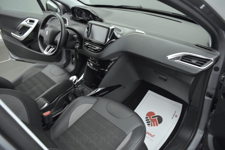 Peugeot 2008 - 1.2 PureTech S&S Allure 110hp Navigation