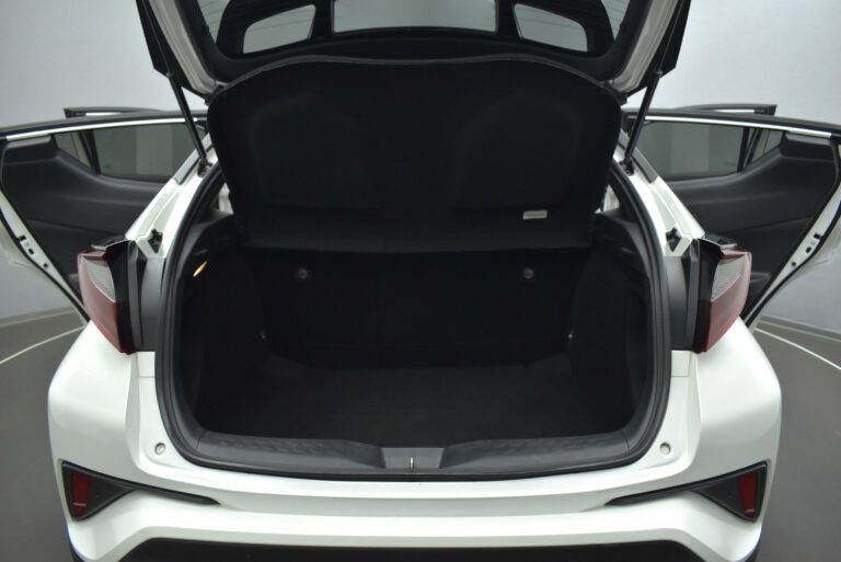 Toyota C-HR - 1.8 HSD e-CTV C-lub Bi-tone Facelift