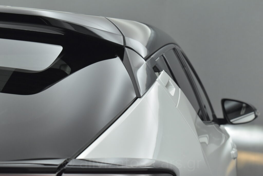 Toyota C-HR - 1.8 HSD e-CTV C-lub Bi-tone Facelift