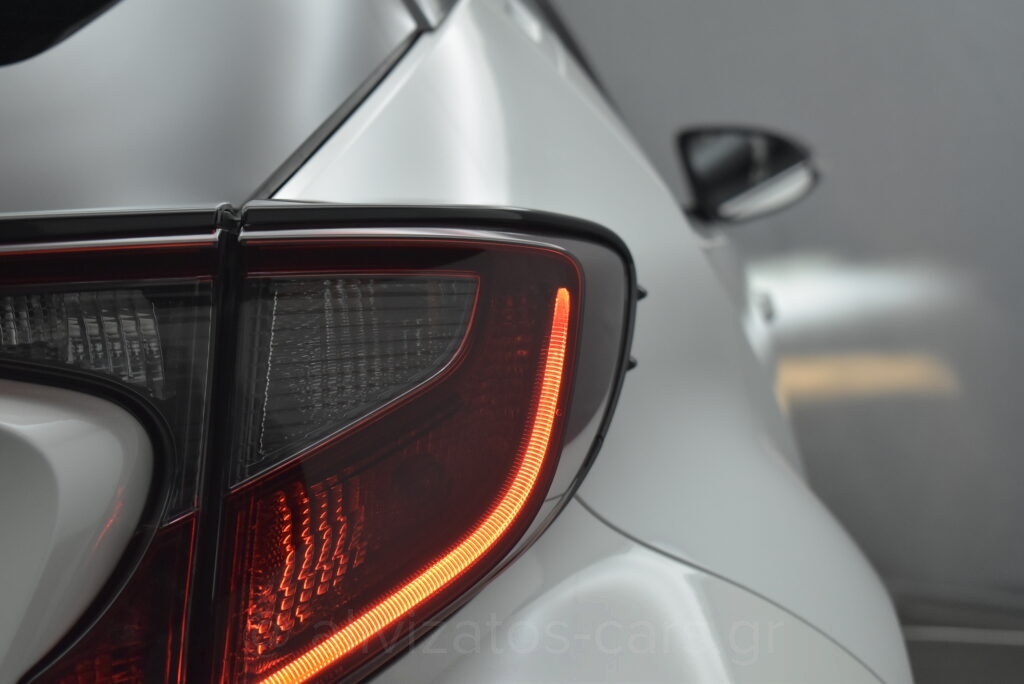 Toyota C-HR - 1.8 HSD e-CTV C-lub Bi-tone Facelift