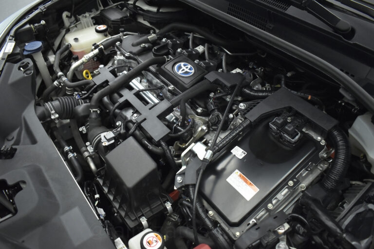 Toyota C-HR - 1.8 HSD e-CTV C-lub Bi-tone Facelift