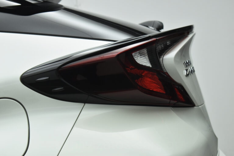 Toyota C-HR - 1.8 HSD e-CTV C-lub Bi-tone Facelift