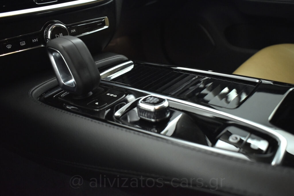 Volvo V60 - 2.0 T6 PHEV INSCRIPTION AWD 340hp