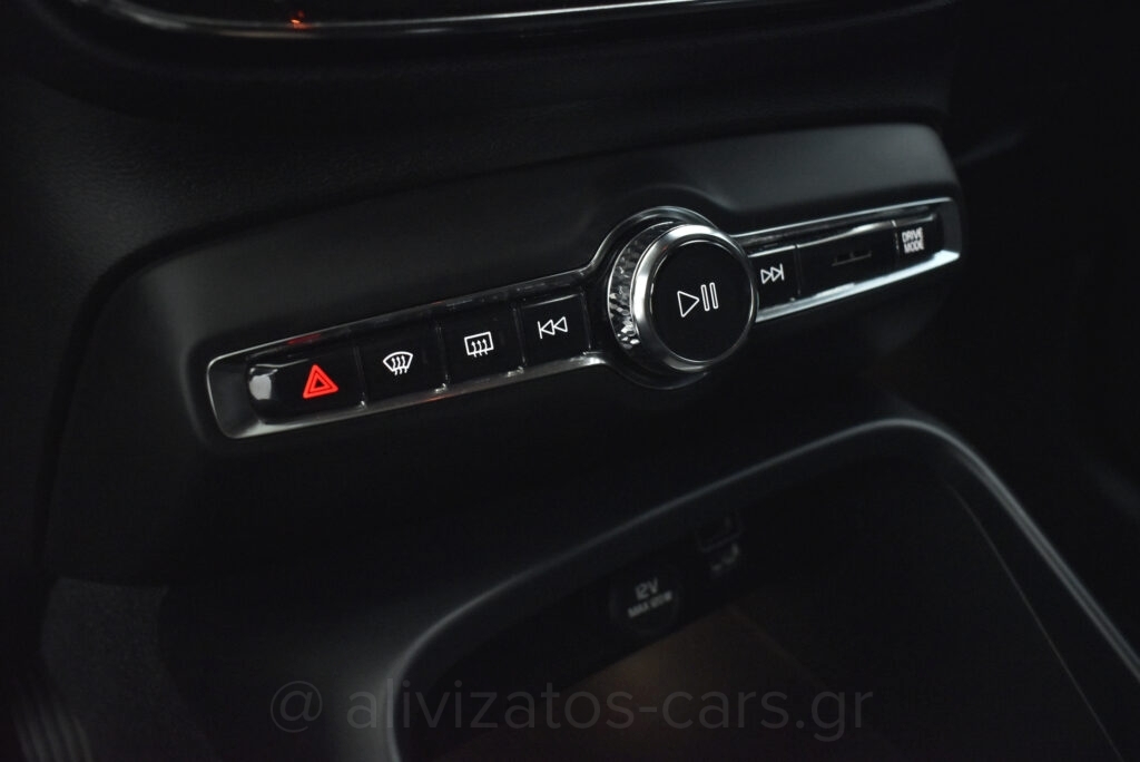 Volvo XC40 -  T5 Recharge Inscription 262hp Navi R18