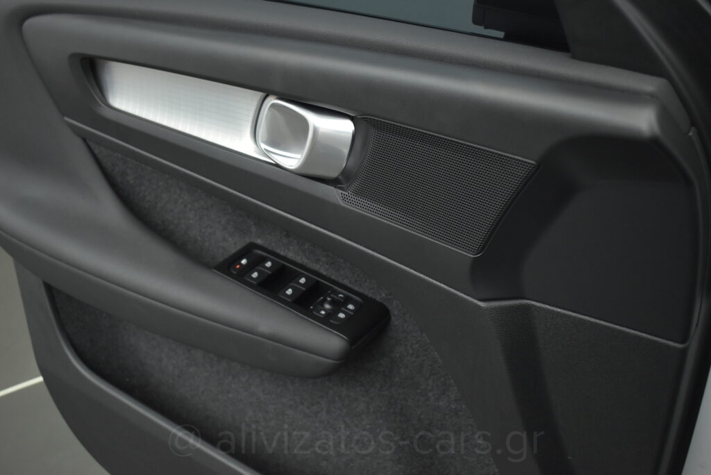 Volvo XC40 -  T5 Recharge Inscription 262hp Navi R18