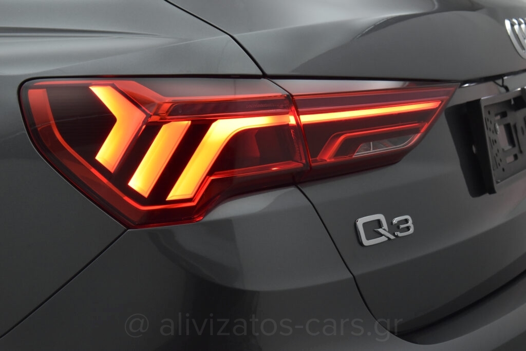 Audi Q3 - 35 TFSI S tronic 150hp S Line Panorama