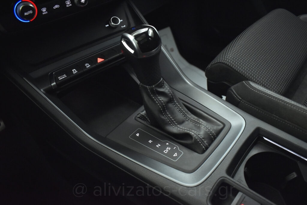 Audi Q3 - 35 TFSI S tronic 150hp S Line Panorama