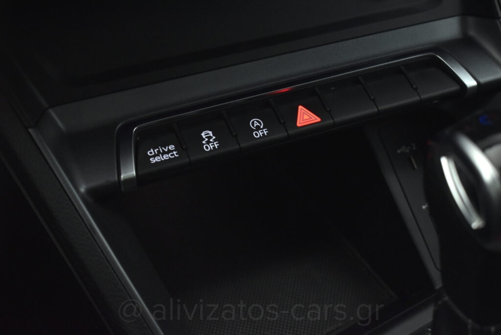 Audi Q3 - 35 TFSI S tronic 150hp S Line Panorama