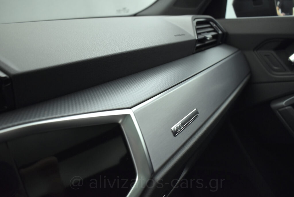 Audi Q3 - 35 TFSI S tronic 150hp S Line Panorama