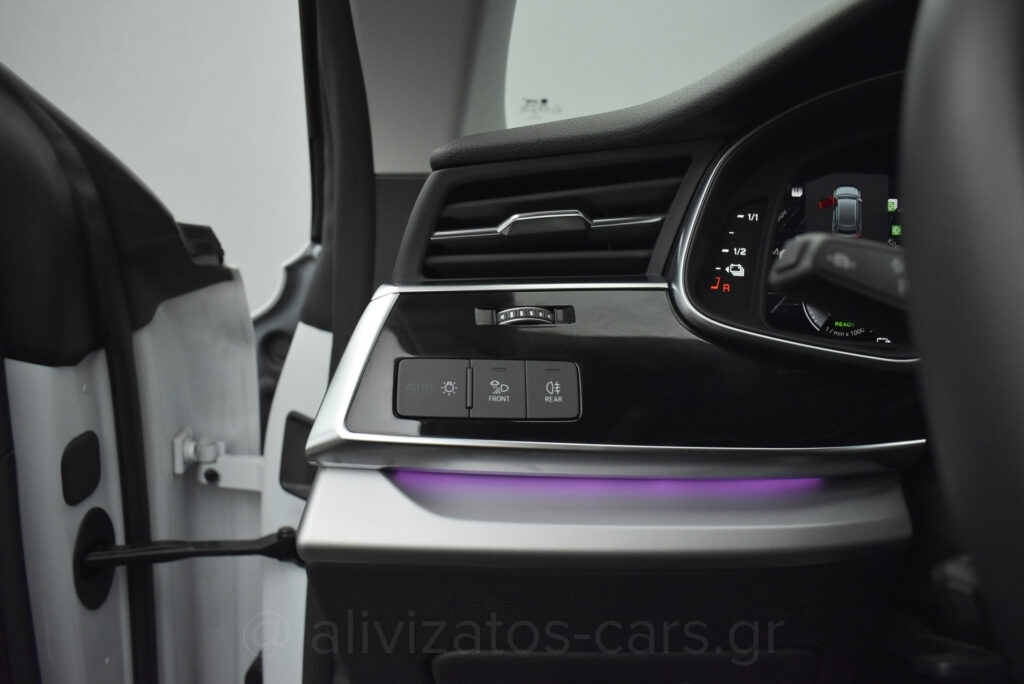 Audi Q8 - 55 TFSIe Quattro Tiptronic Plug-in Hybrid Black Look Packet