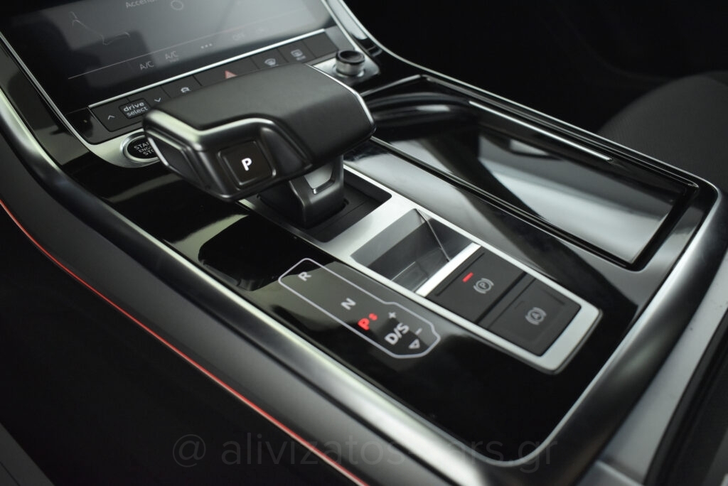 Audi Q8 - 55 TFSIe Quattro Tiptronic Plug-in Hybrid Black Look Packet