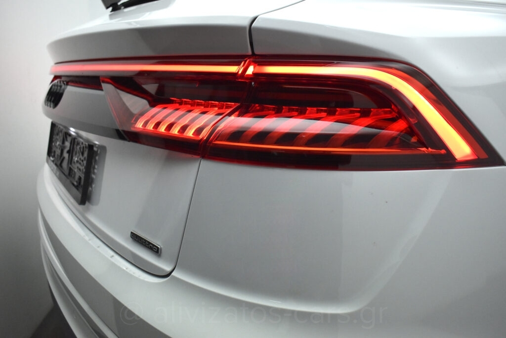 Audi Q8 - 55 TFSIe Quattro Tiptronic Plug-in Hybrid Black Look Packet