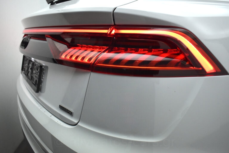 Audi Q8 - 55 TFSIe Quattro Tiptronic Plug-in Hybrid Black Look Packet