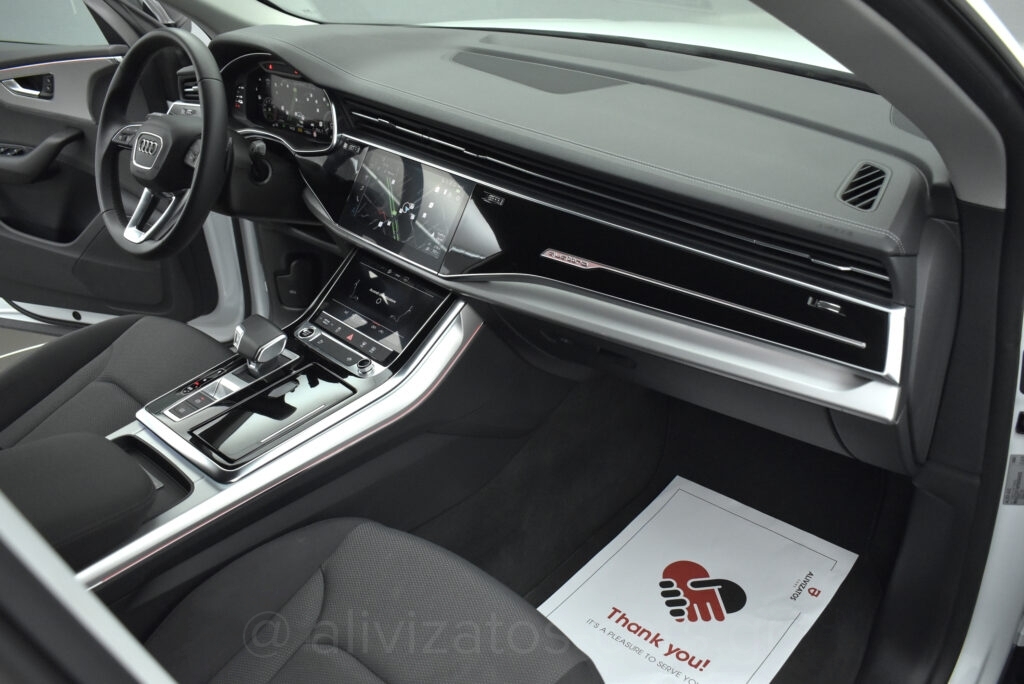 Audi Q8 - 55 TFSIe Quattro Tiptronic Plug-in Hybrid Black Look Packet